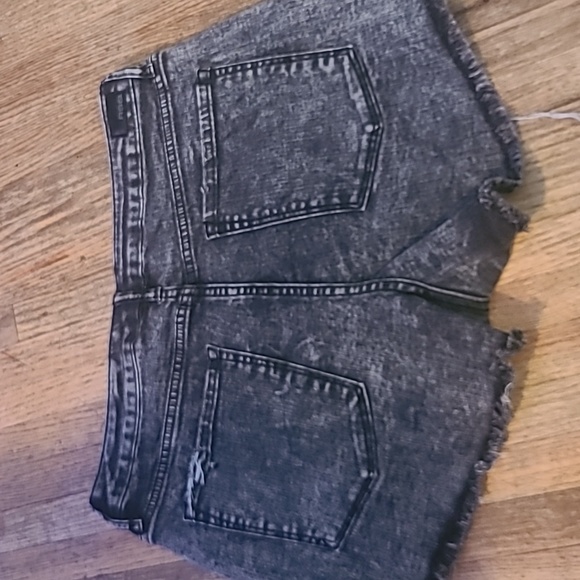 Acid wash jean shorts - Picture 6 of 6